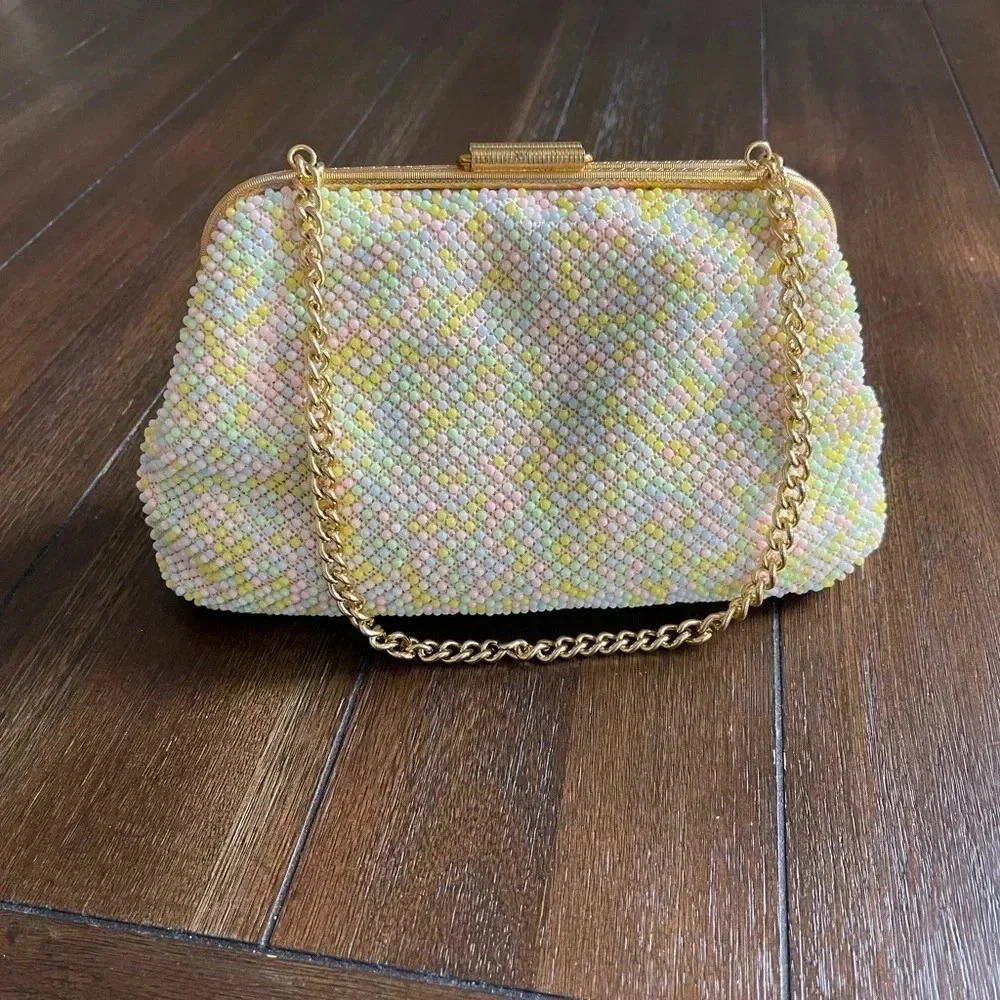 Beautiful vintage beaded clutch/shoulder bag